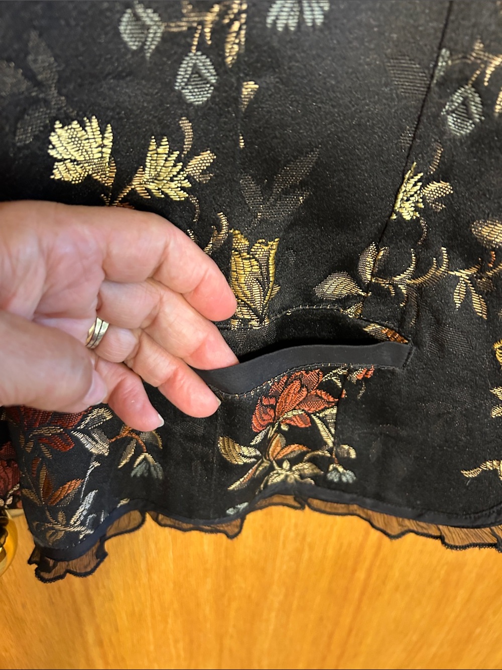 Chico's Black Floral Embroidered Zip Jacket Ruffle Trim Size 2 / US 12 Large - Picture 5 of 10
